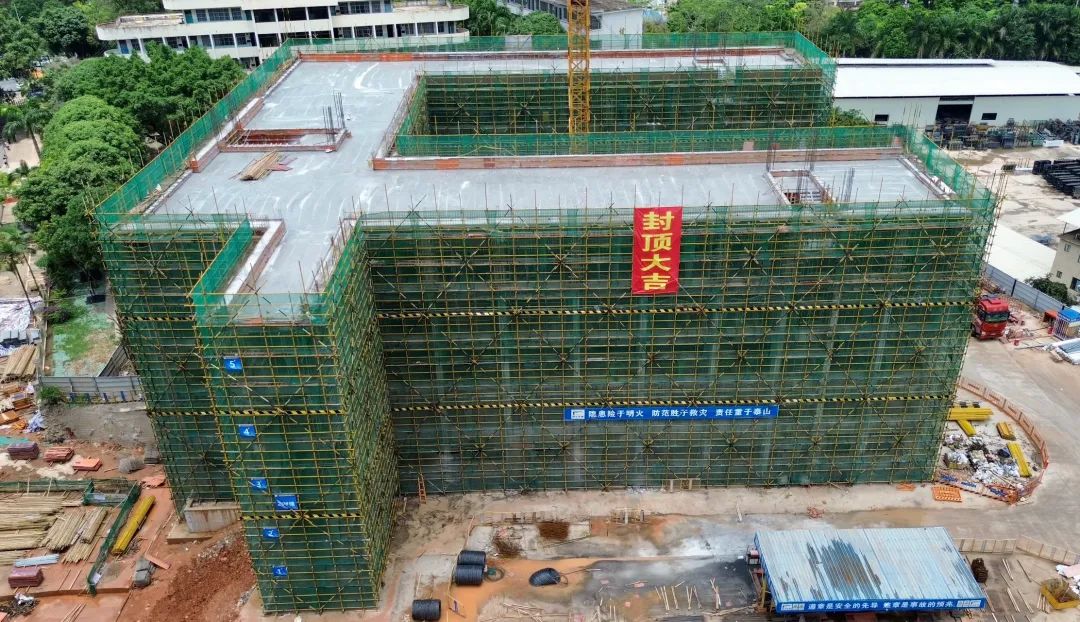 歷時(shí)73天！南寧四十三中2#教學(xué)樓主體結(jié)構(gòu)順利封頂